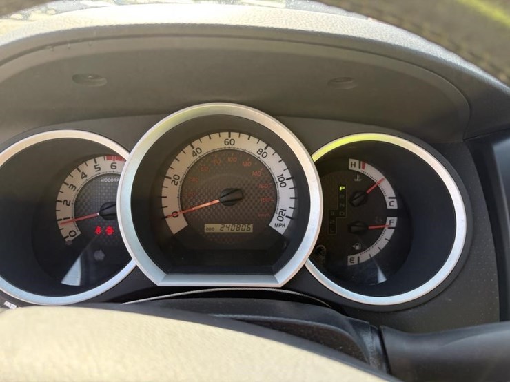 2013-toyota-tacoma-image-15