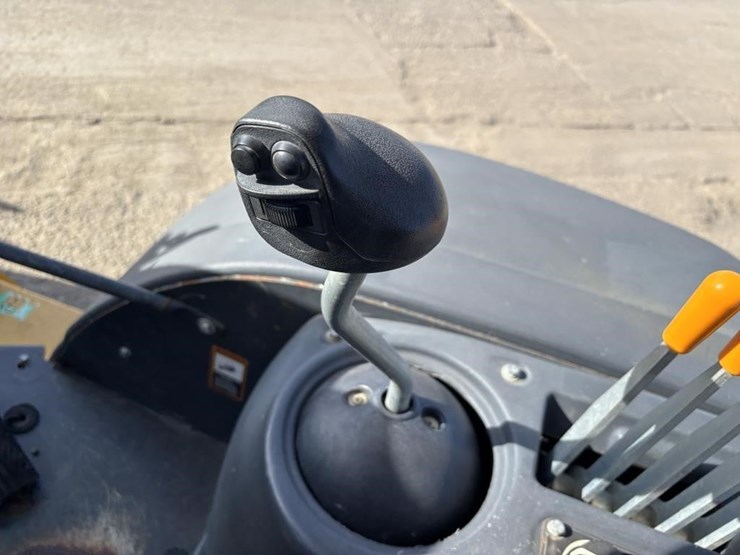 2018-deere-210lep-image-37