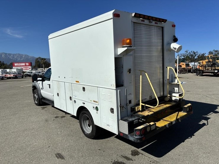 2011-ford-f550-image-4