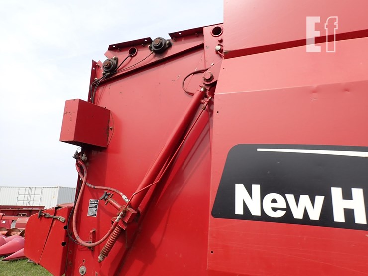 2007-new-holland-br780a-image-8