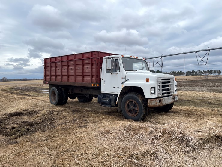 #113-•-1982-international-1754-single-axle-grain-truck-(has-wi-title)-image-8