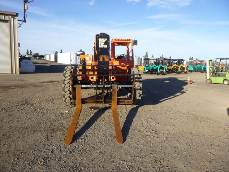 2018-jlg-8042-image-5