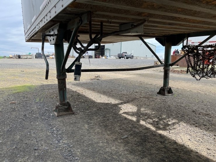 1984-alloy-tri-axle-dry-van-trailer-image-16