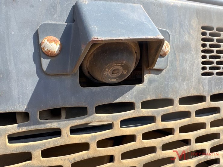 2020-deere-333g-image-15