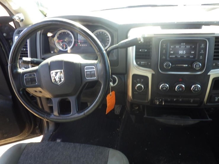 2016-dodge-3500-image-10