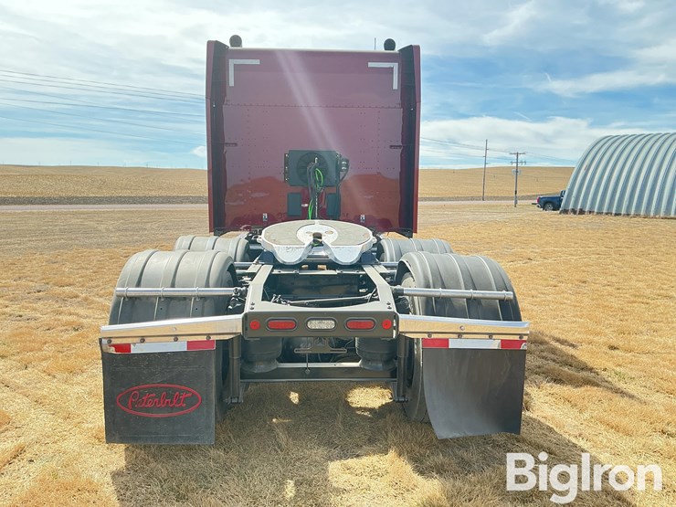 2017-peterbilt-567-image-6