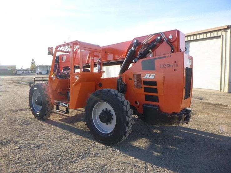 2018-jlg-8042-image-4