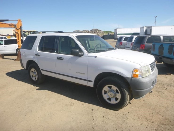 2004-ford-explorer-image-2