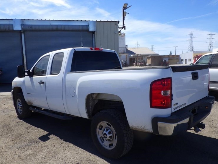 2013-chevrolet-2500hd-image-4