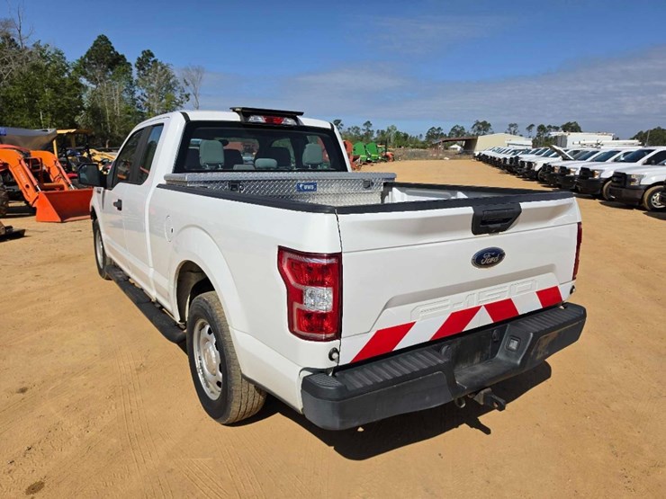 2018-ford-f150-xl-image-2