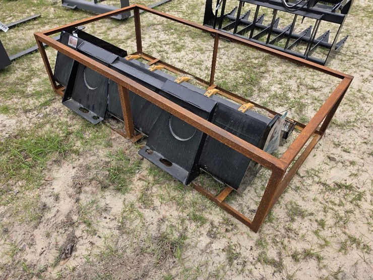 --skid-steer-bucket-72"-image-3