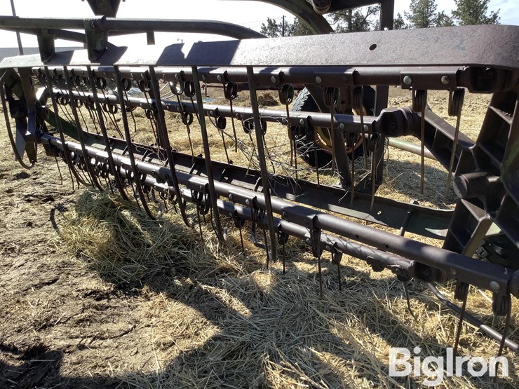 john-deere-lr2-pull-type-side-delivery-rake-image-9