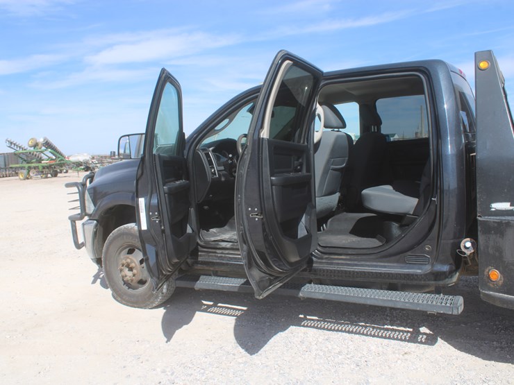 2015-dodge-3500-image-36