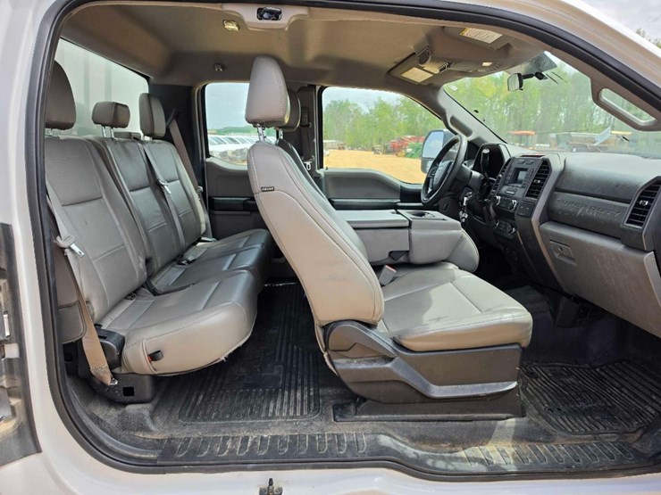 2019-ford-f550-image-10