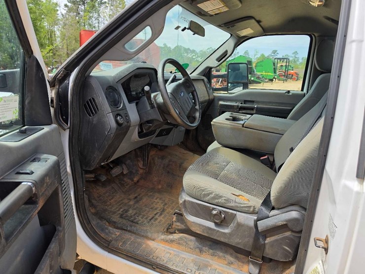 2015-ford-f550-image-12