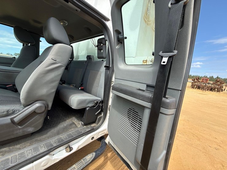 2016-ford-f550-image-13