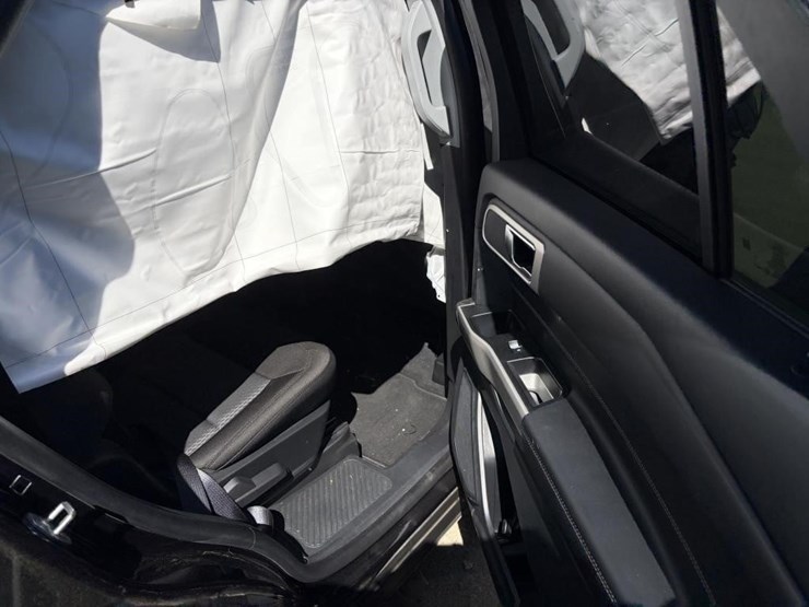 2022-ford-explorer-image-10