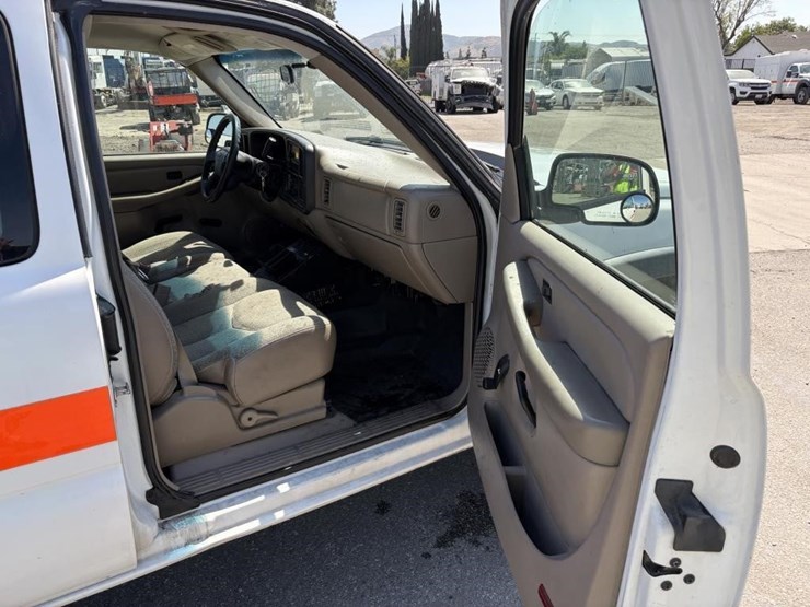 2005-chevrolet-2500-image-9