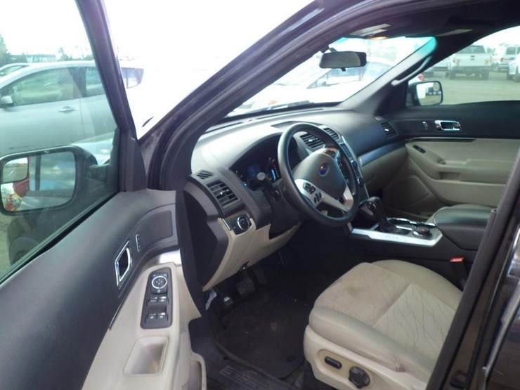 2015-ford-explorer-image-5