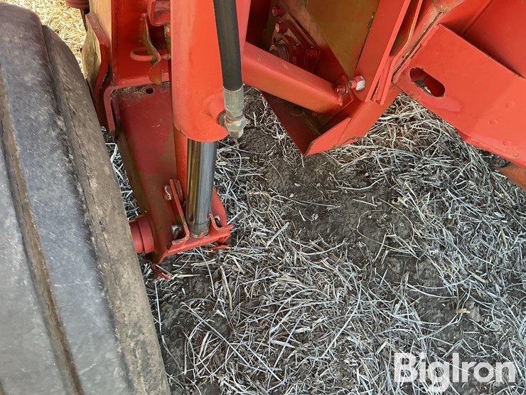 new-holland-116-image-9