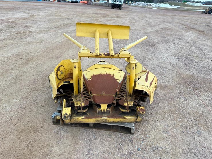 new-holland-824-image-5