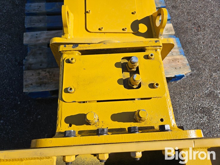 2025-massey-ferguson-730-image-12