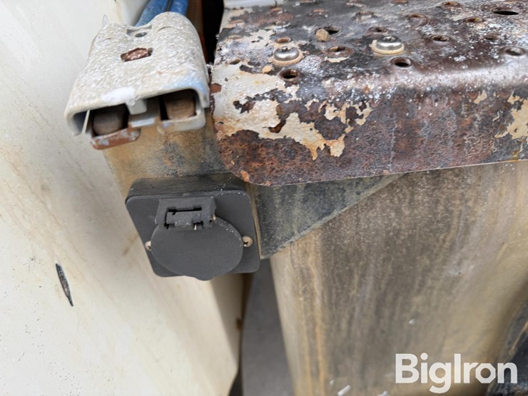 2016-freightliner-m2-tanker-truck-image-17