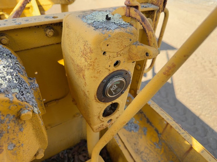 caterpillar-12-image-22