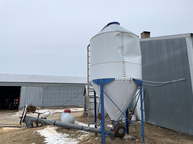 #2378-•-schuld-feed-bin-with-auger-image-1