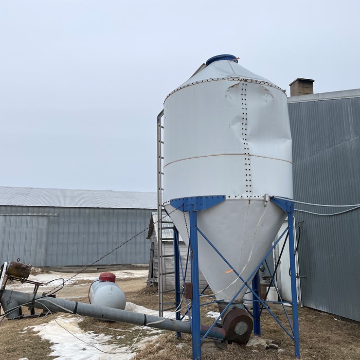 #2378 • Schuld Feed Bin with Auger