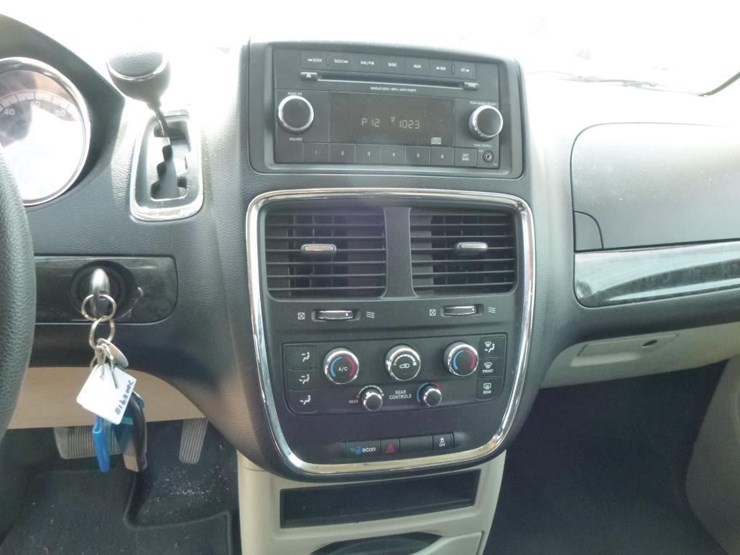 2014-dodge-grand-caravan-image-17