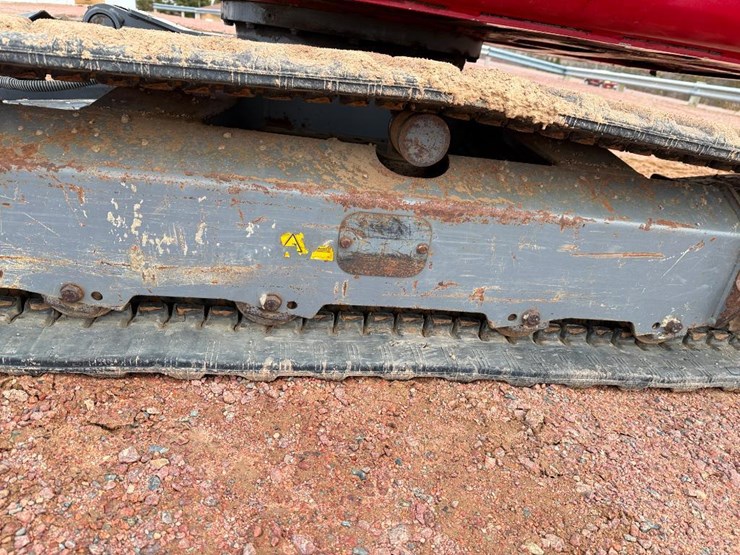 takeuchi-tb235-2-image-9