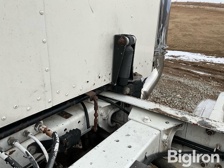 1995-peterbilt-379-image-12