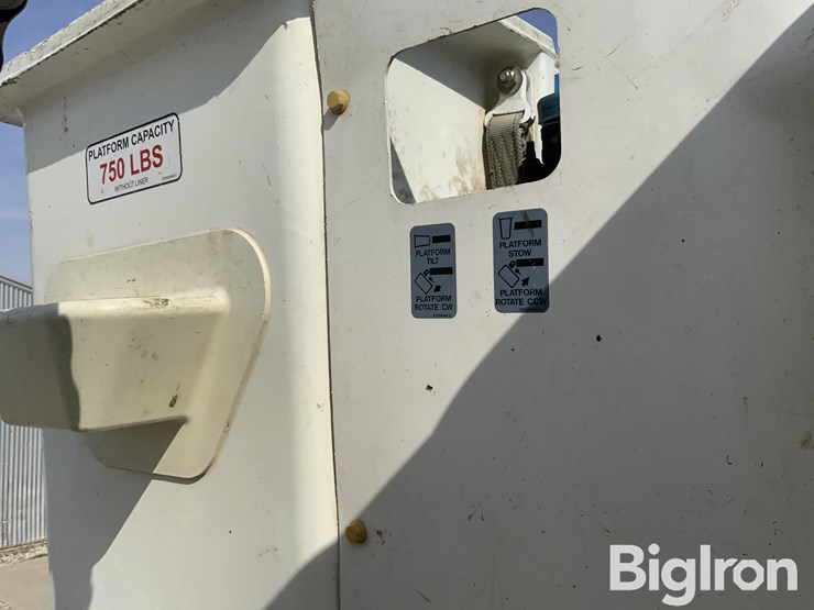 2010-freightliner-m2-106-image-20