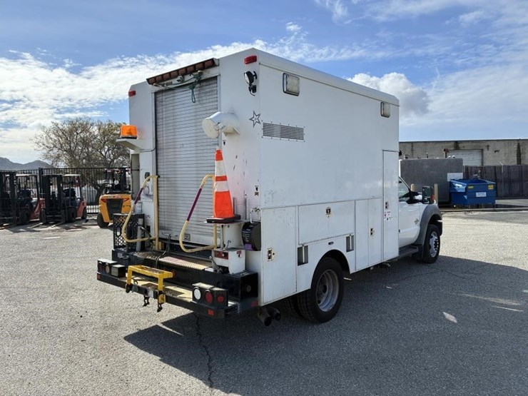 2011-ford-f550-image-3