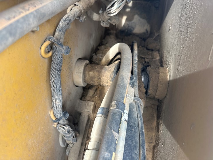 2019-caterpillar-239d-image-19