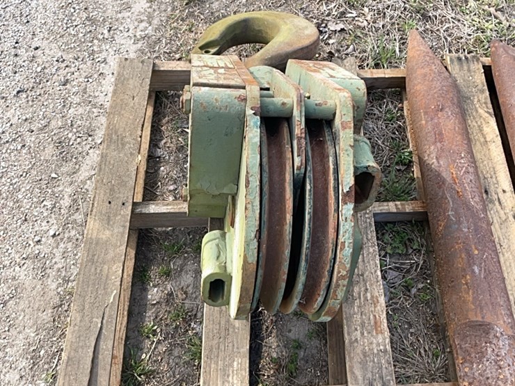 large-hook-and-pulley-image-4