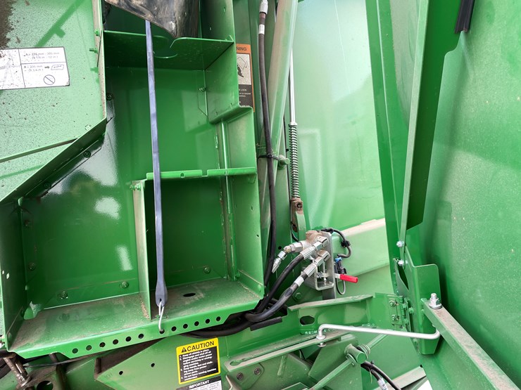 john-deere-560m-image-23