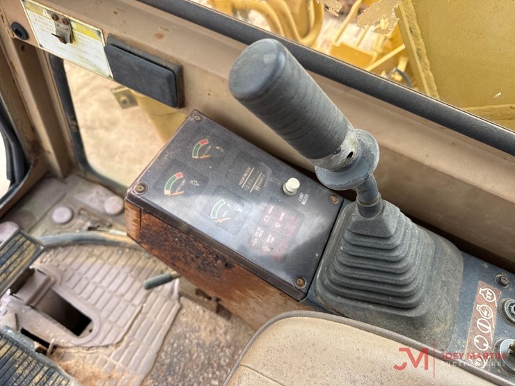 caterpillar-e120b-image-21