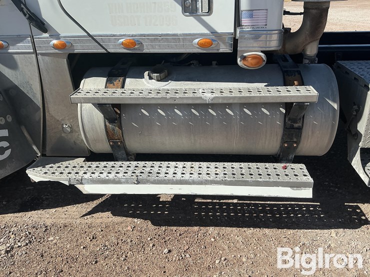 2017-freightliner-coronado-132-image-12