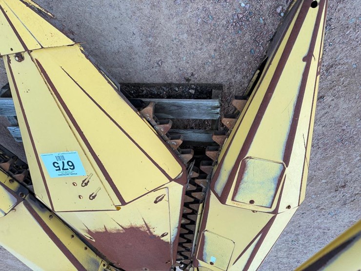 new-holland-824-image-9