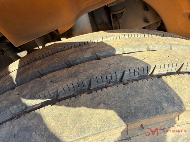 2008-thomas-saf-t-liner-c2-image-5