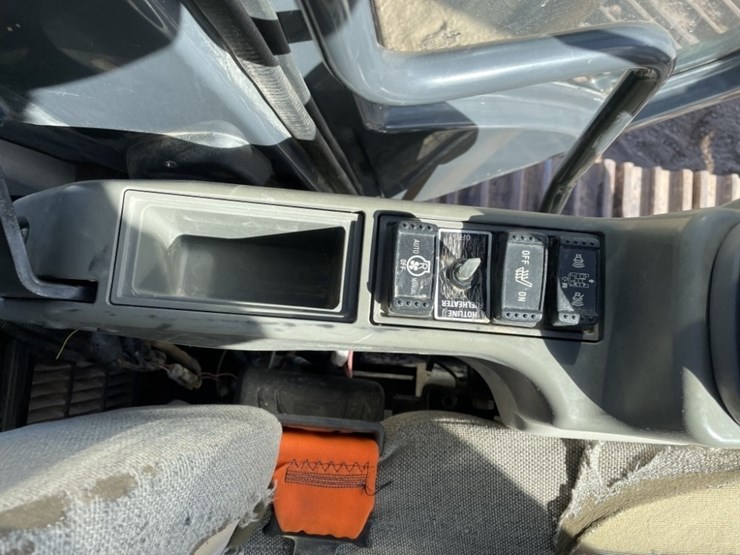 2012-deere-250g-lc-image-48