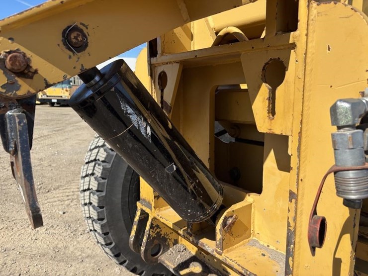 2006-caterpillar-143h-image-19