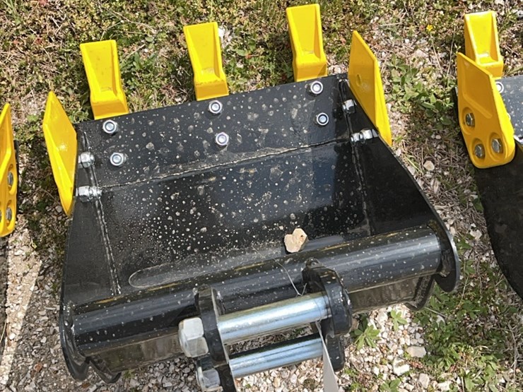 mini-excavator-bucket-15”-image-1