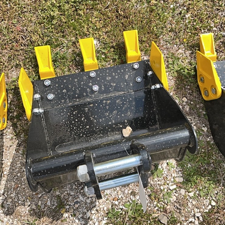 mini excavator bucket 15”
