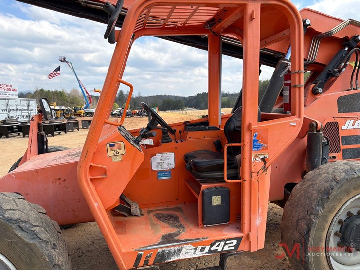 2016-jlg-6042-telehandler-image-14