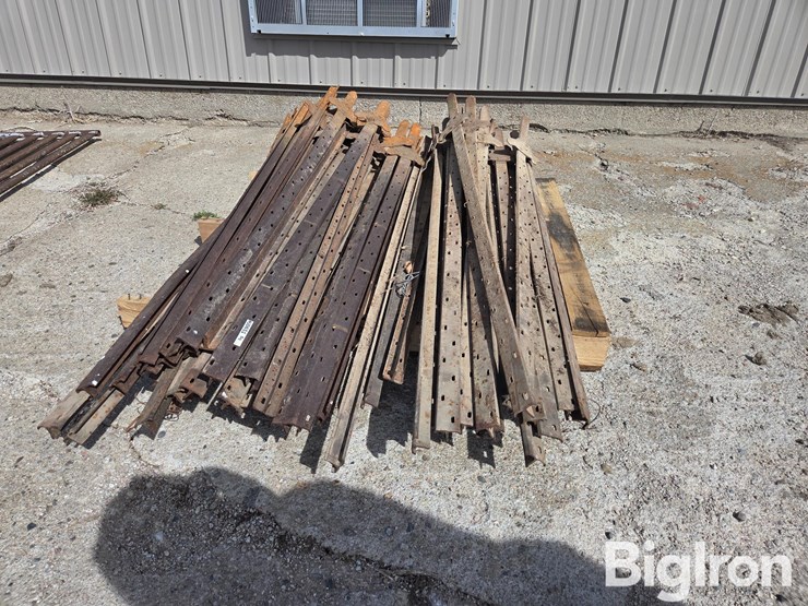 steel-t-posts-image-2