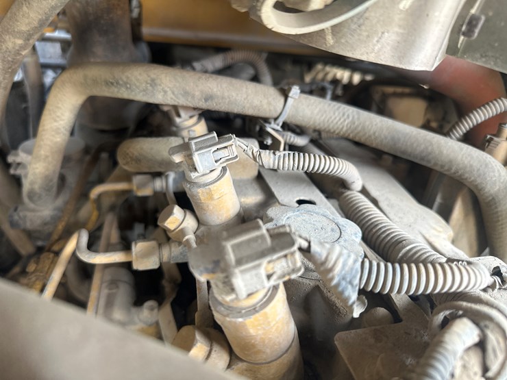 2019-caterpillar-239d-image-44