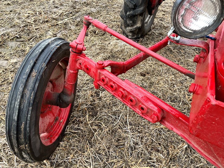 #108-•-mccormick-farmall-b-gas-tractor-image-6